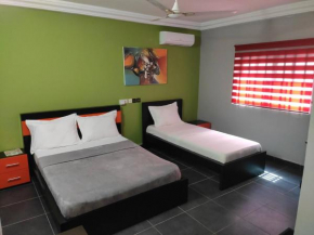 Room in Guest room - Deluxe Twin Beds That sleeps 3 in Royal Blue Guest House and Bar